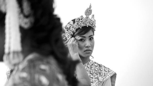 Dancer prepares for performance at wedding